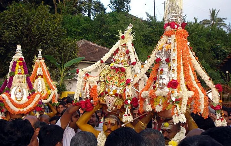 madikeri-jana-dasara-08102008-070854.jpg