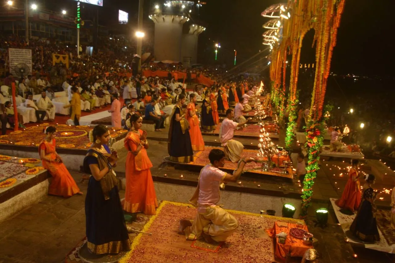 varanasi-on-ganga-dussehra-1-071319.jpg