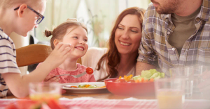 Best Dinner Table Games to Engage Picky Eaters: Turning Mealtime into Playtime!